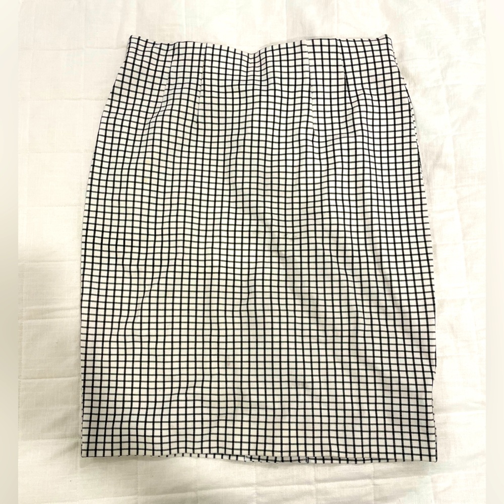 Black and white check pencil skirt